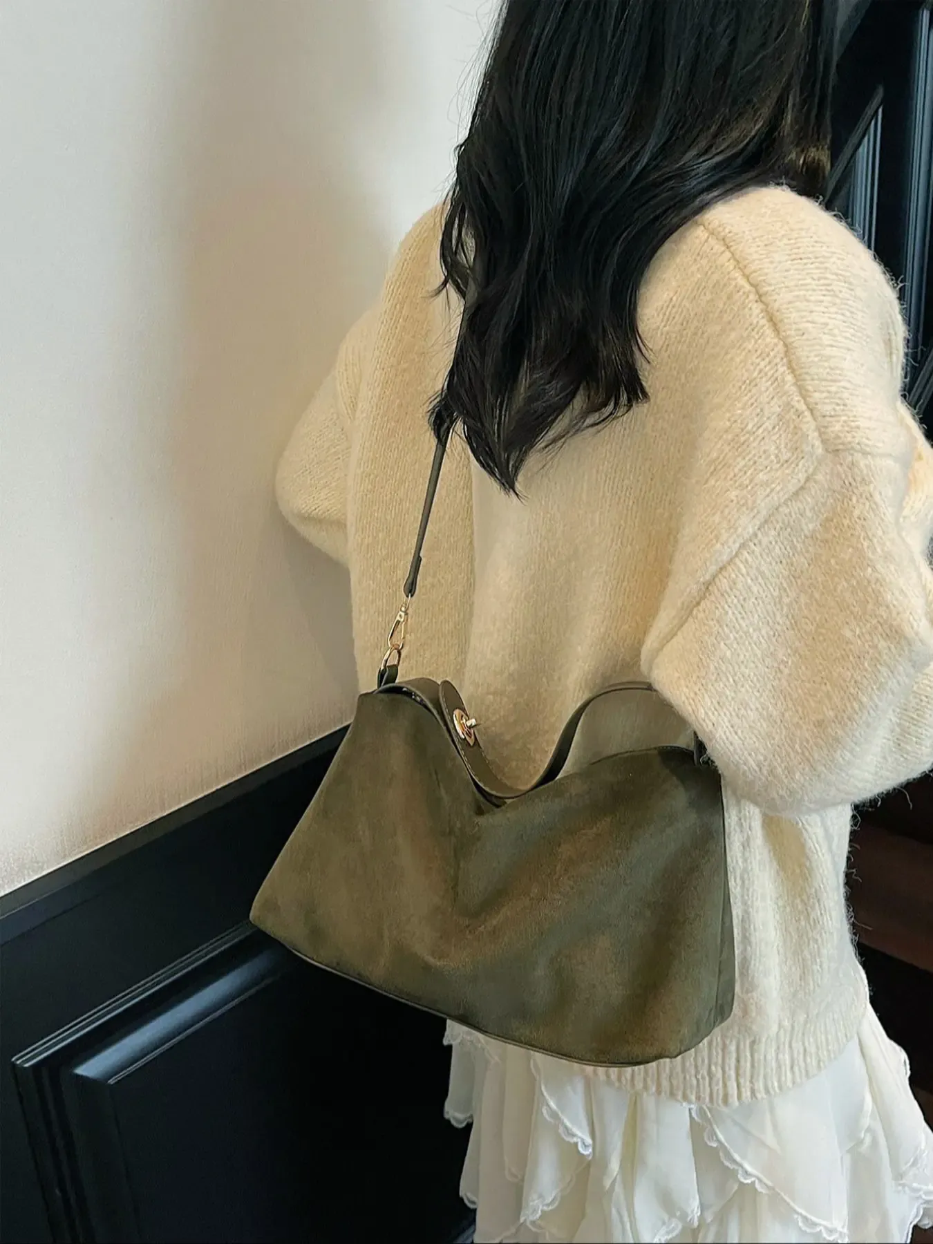 Women's Fall Winter New Suede Pillow Bag, Fashion Minimal Boston Shoulder Crossbody Bag, Elegant Commuter Bag, Suitable for Office, Commute, Shopping, Travel, Gym