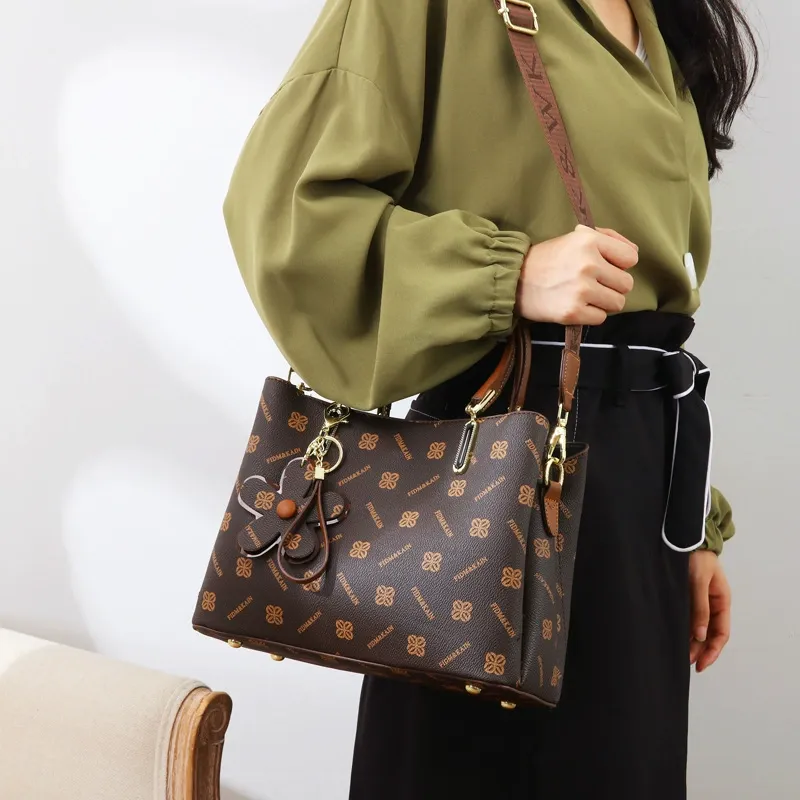 2025 New Retro PU Tote Bag for Women - Stylish Large Capacity Shoulder Crossbody Bag, Elegant High-End Fashion Handbag, Versatile Casual Daily