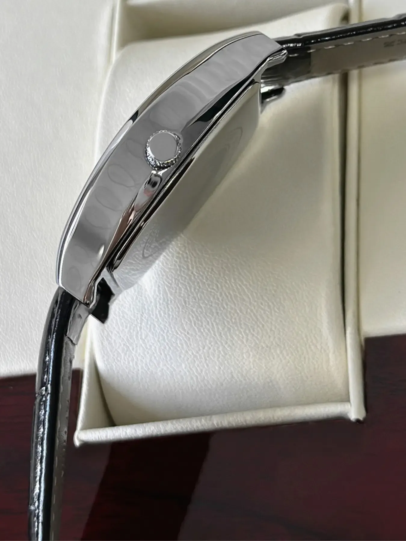 Men's Business-Style Quartz Watch — Crafted from Stainless Steel. Ideal for both parties and daily wear, this trendy and versatile timepiece is exquisitely refined—making it a perfect gift. (Note: Watch box not included.)