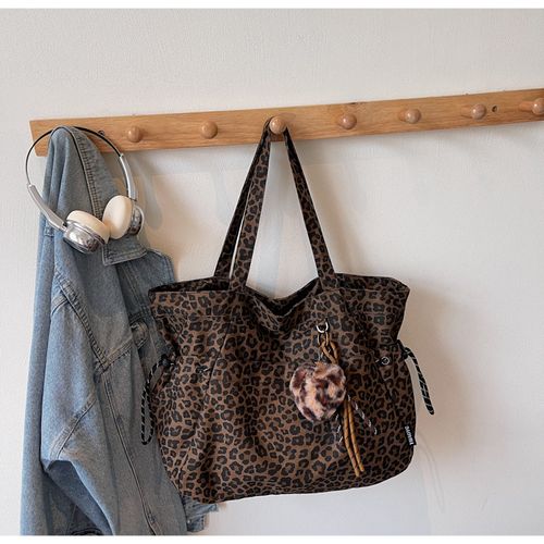Leopard-Print Plush Bag Charm Tote — Large-Capacity, Stylish Tote Bag (Versatile for Commuting & Daily Use) — Shoulder & Crossbody Design (Includes Bag Charm)