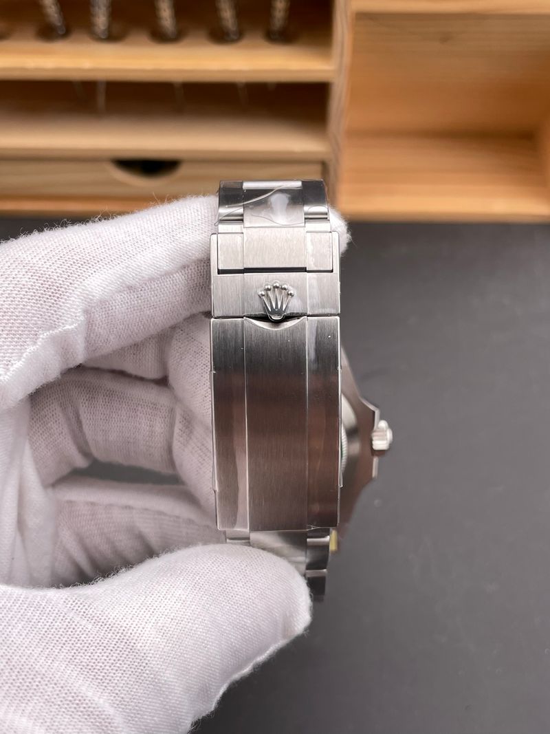 Vs三代绿水鬼 黑盘绿圈 41mm 3235机