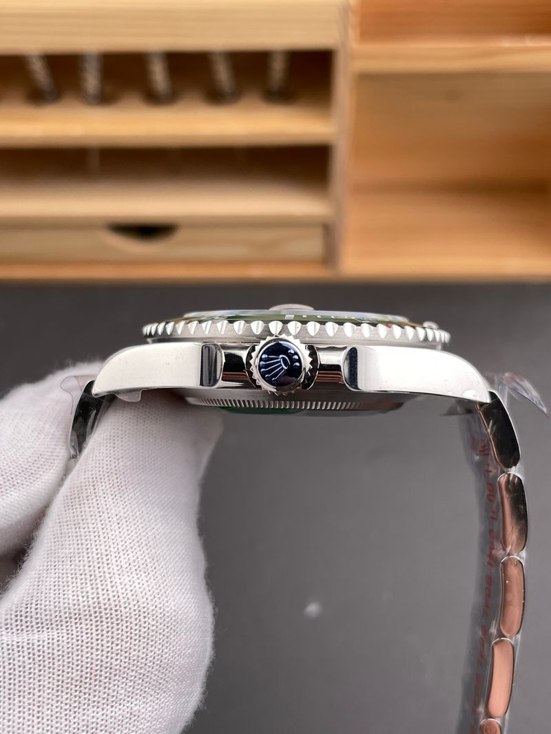 Vs三代绿水鬼 黑盘绿圈 41mm 3235机