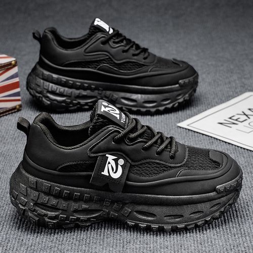 Tire sole sports shoes