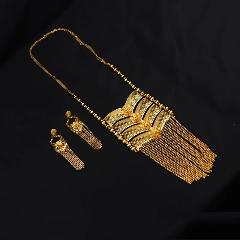 Luxurious Golden Jewelry Set