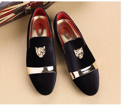 Loafers with golden tiger head buckles are trendy men's shoes