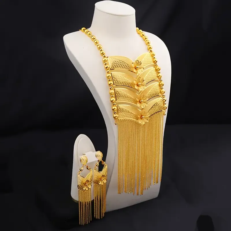Luxurious Golden Jewelry Set