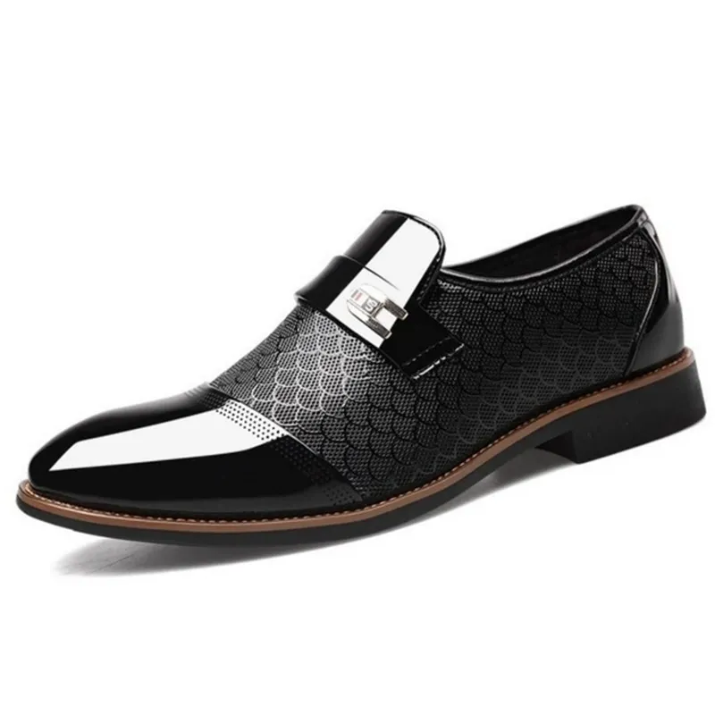 Embossed men's leather shoes