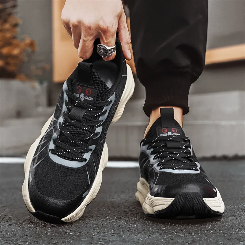Breathable mesh surface casual sports shoes with thick soles and trendy design
