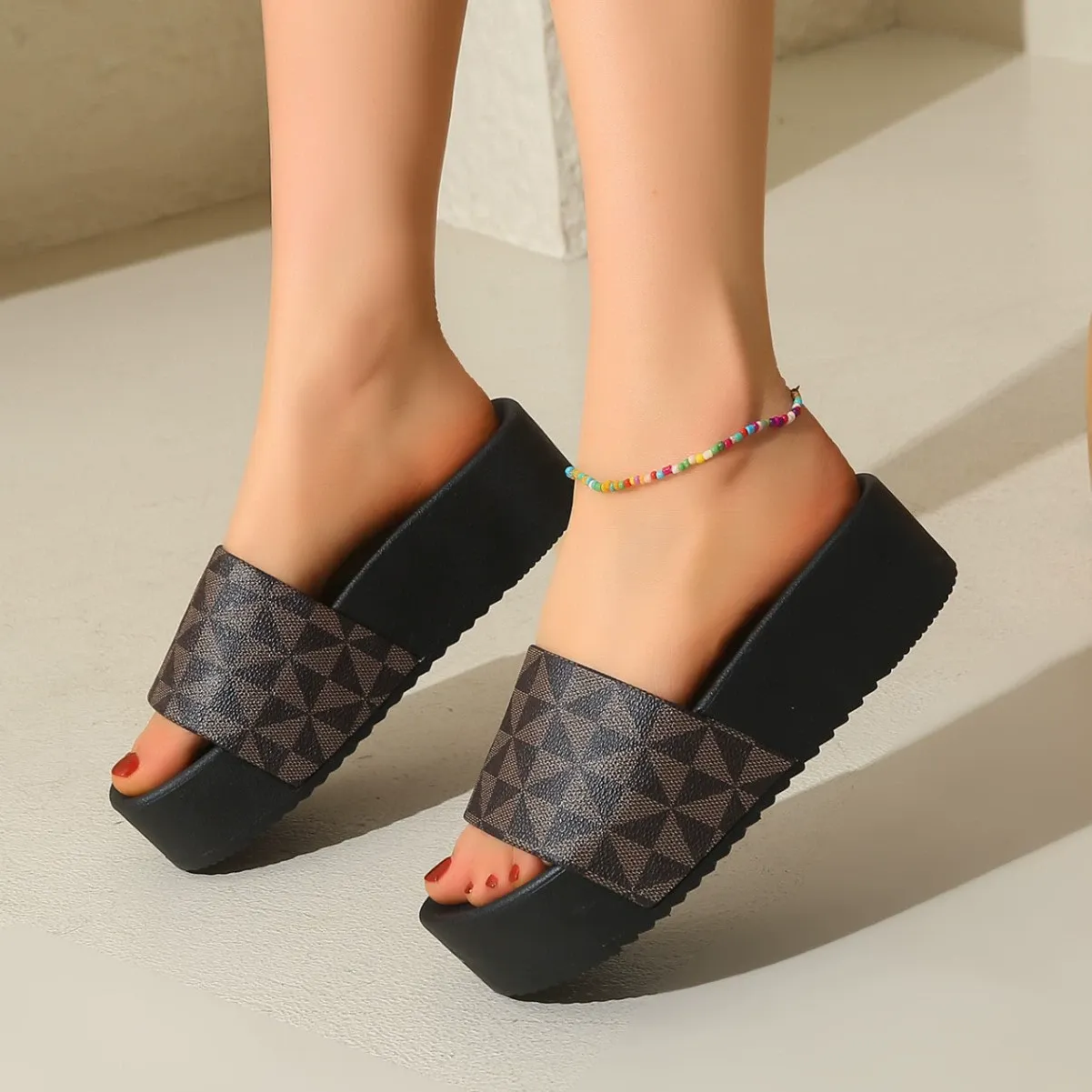 Summer new European and American old flower beach vacation thick bottom platform cake heightening women's sandals slippers