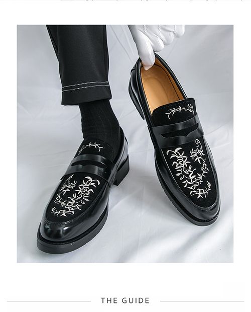 Embroidered pointed toe leather shoes