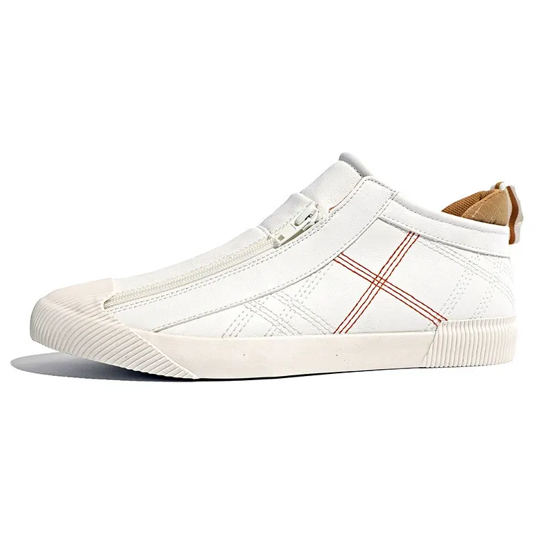 Wearing mid-top sneakers with a pair of trendy spring and autumn new small leather shoes