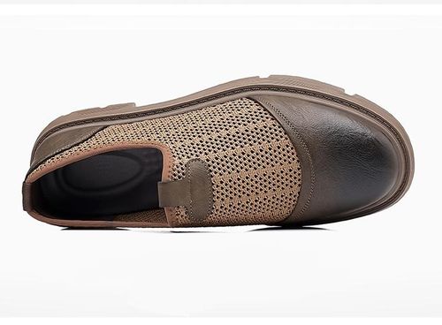 In summer, soft-soled mesh shoes are breathable and you can wear leather shoes with one foot