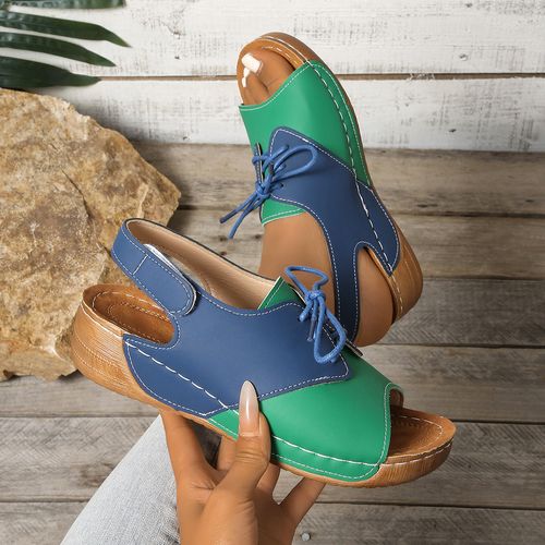 Roman-style sandals with a fish-shaped mouth