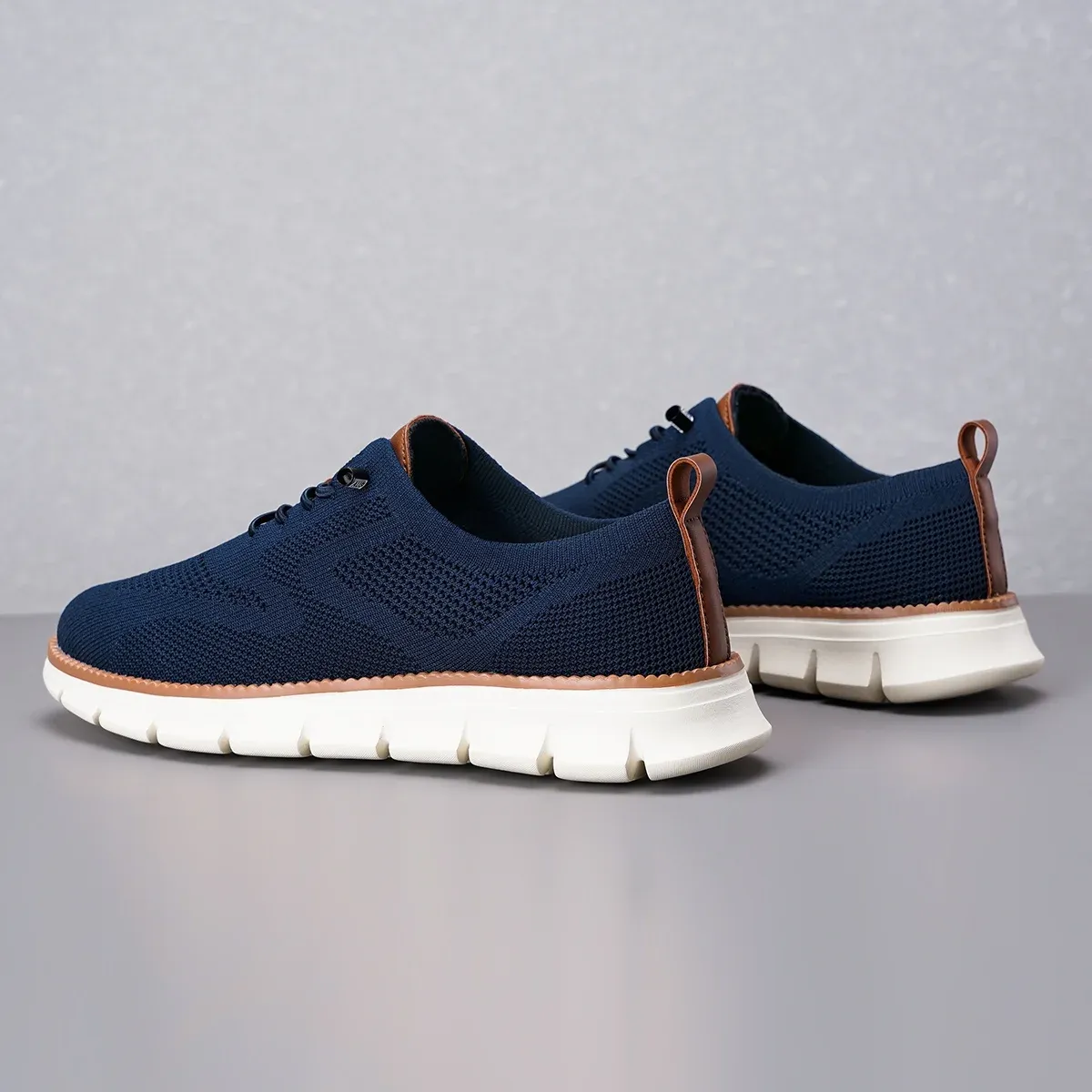 New lightweight lace-up casual men's shoes