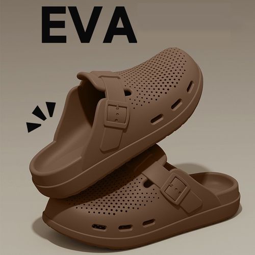 A man should wear two anti-slip and anti-odor flip-flops when driving or fishing