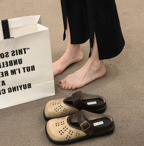 Women's outdoor slippers with closed toe