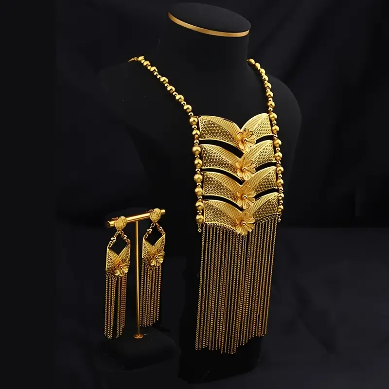 Luxurious Golden Jewelry Set