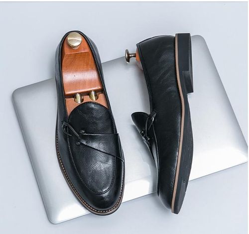 Trendy and fashionable low-top casual men's leather shoes