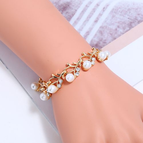 Elegant 14K Gold Plated Zinc Alloy Jewelry Set with Imitation Pearls - Sophisticated Necklace and Earrings for Women, Age 14+ - Timeless Fashion Ensemble