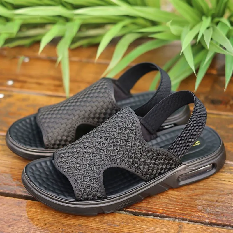 The 2025 summer new men's sandals, flip-flops, sporty and casual soft-soled beach shoes