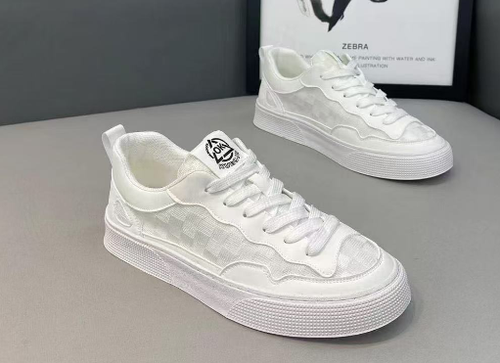 Breathable mesh shoes