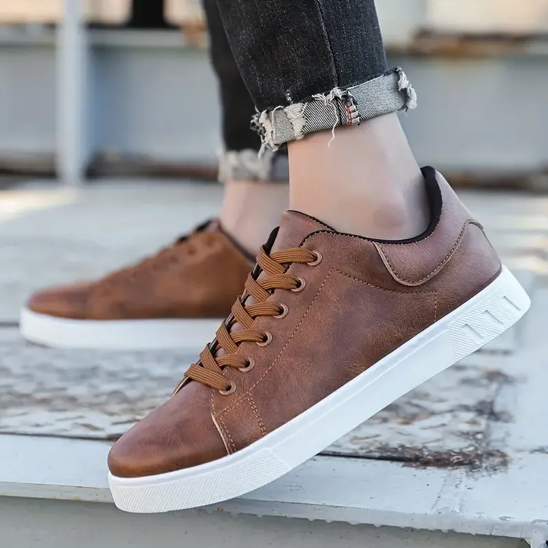 Fashionable Low-Top Sneakers: Perfect for Street Style And Casual Outings