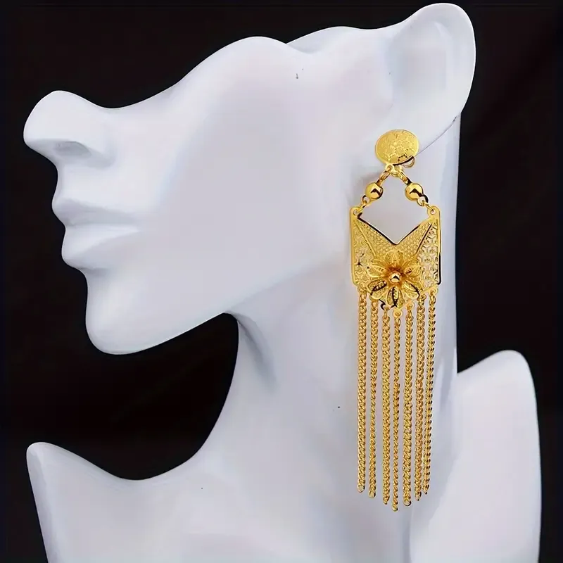 Luxurious Golden Jewelry Set