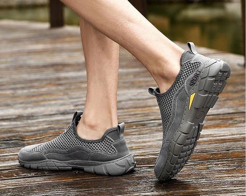 Lightweight and soft-soled net shoes for walking, traveling and sports