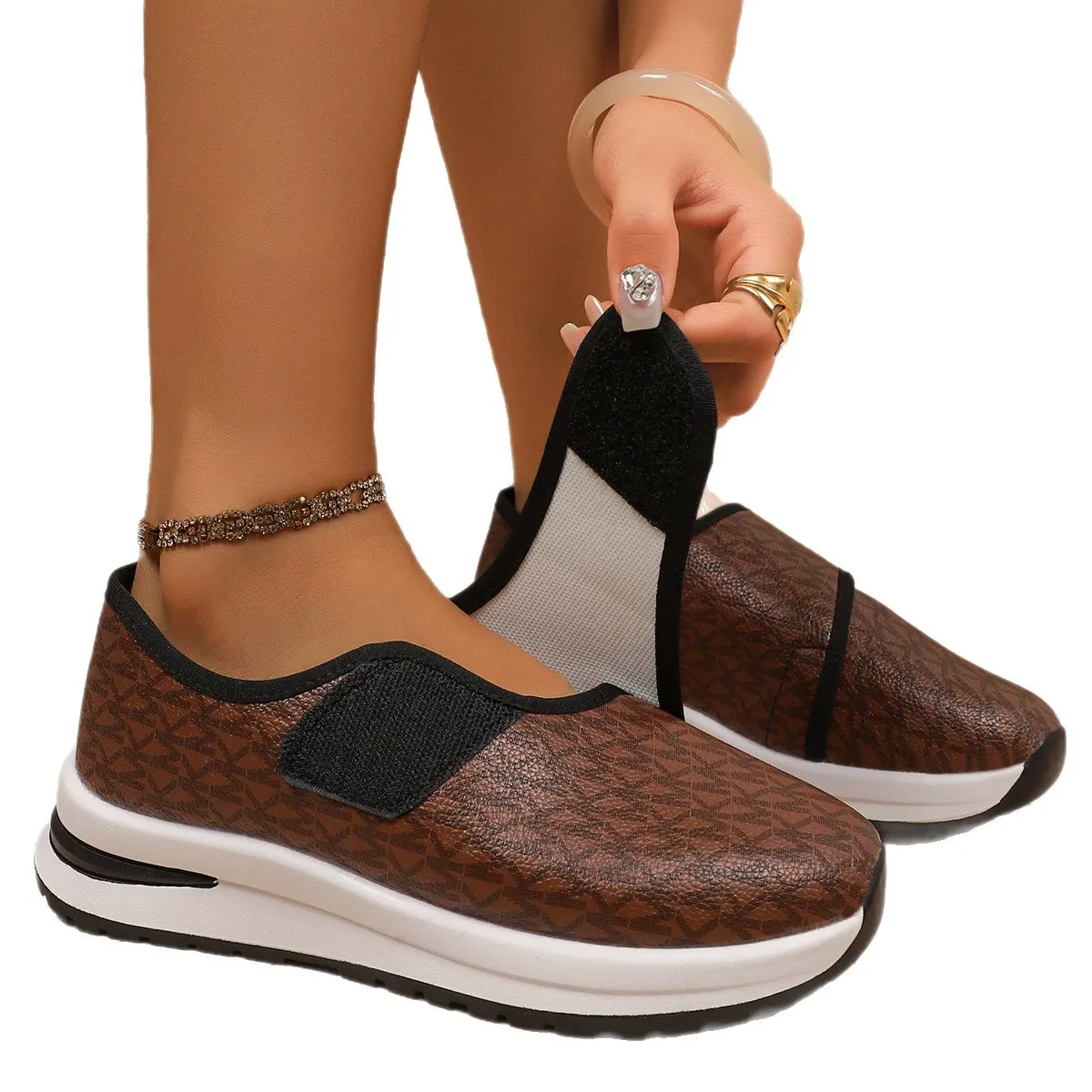 Casual shoes for women 2025 spring and autumn new breathable and lightweight outdoor sports shoes for women