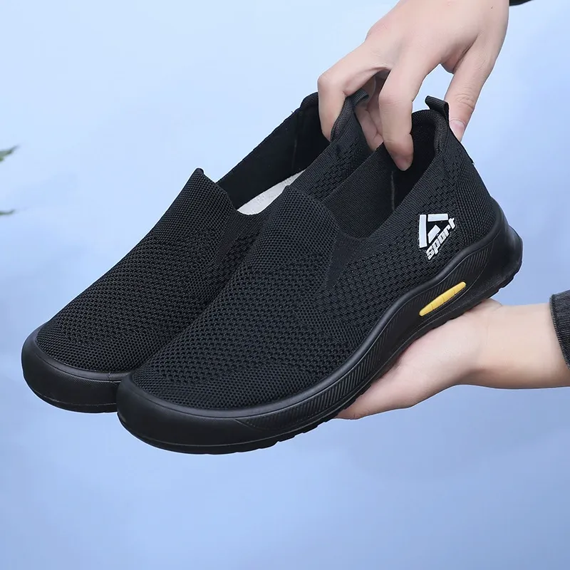 Summer soft and breathable casual men's driving shoes, one-piece fly-knit breathable and comfortable men's shoes