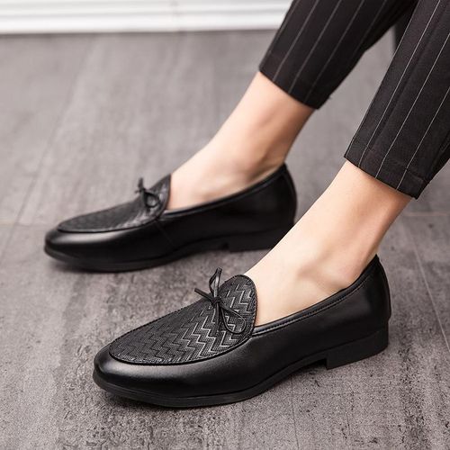 The new summer men's shoes are fashionable and casual leather shoes