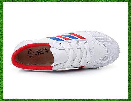 Trendy simple football shoes team broken nai