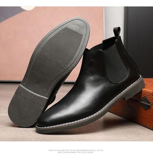 The 2025 new Martin boots go well with the British retro Chelsea boots