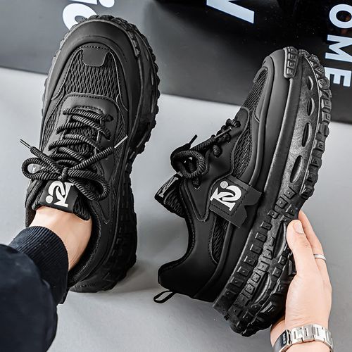 Tire sole sports shoes