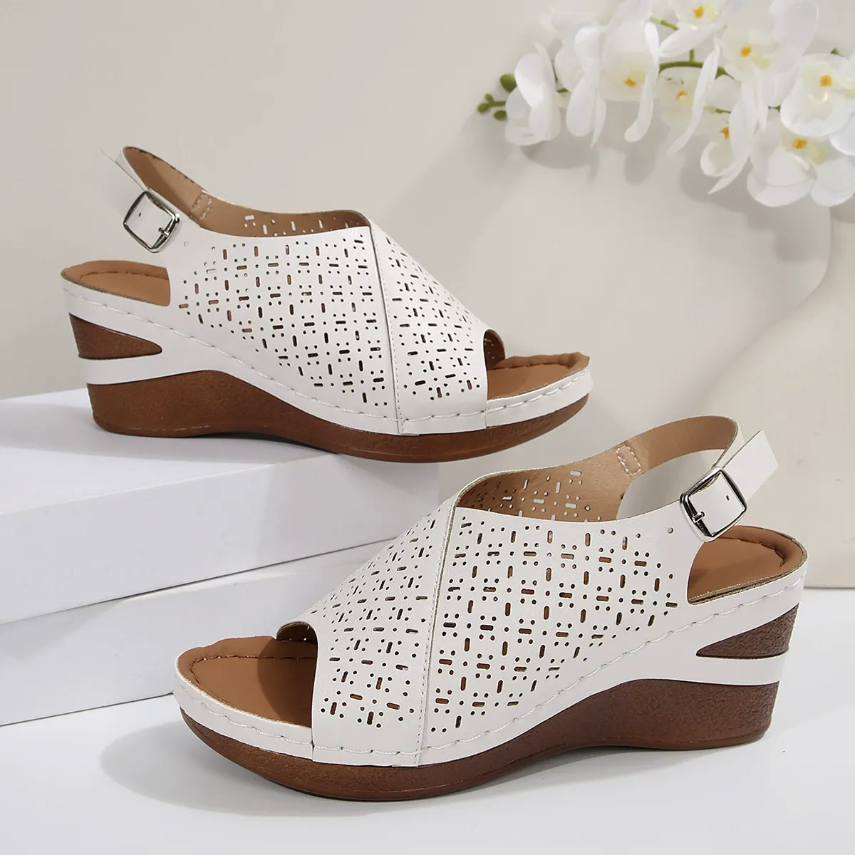 New fish-mouth hollowed-out buckle fashionable Roman sandals for women