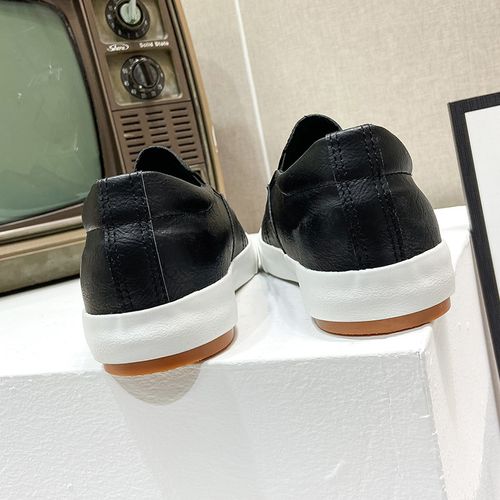 Slip-on casual men's shoes, low-top, easy-fit leather shoes, lightweight rubber shoes for all seasons, men's flat shoes.