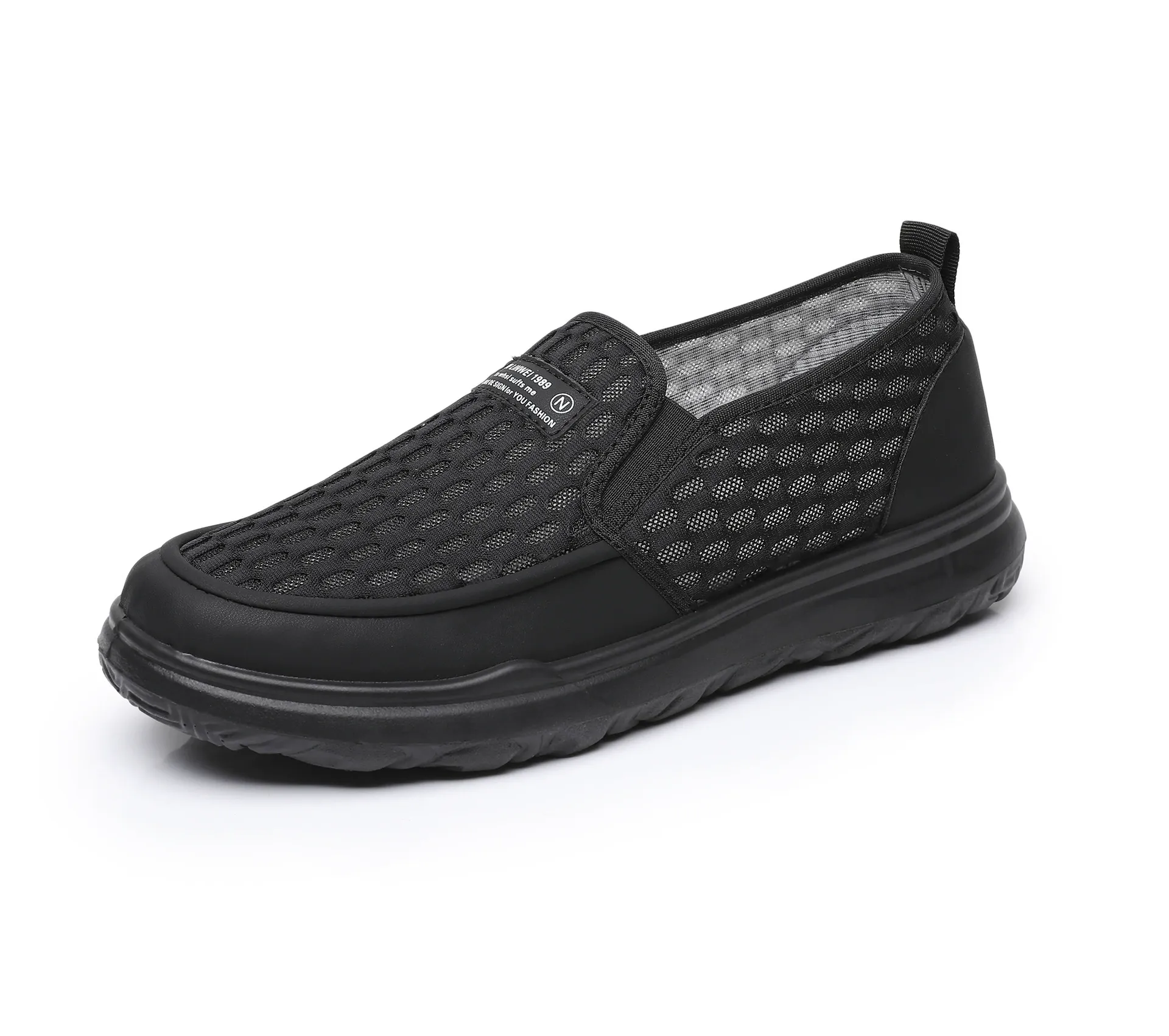 A pair of casual and versatile mesh canvas leisure trend work shoes or lazy shoes that are suitable for all occasions.