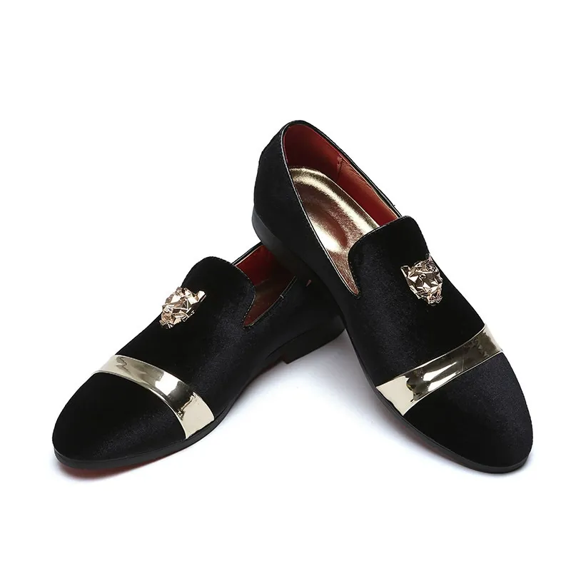 Loafers with golden tiger head buckles are trendy men's shoes