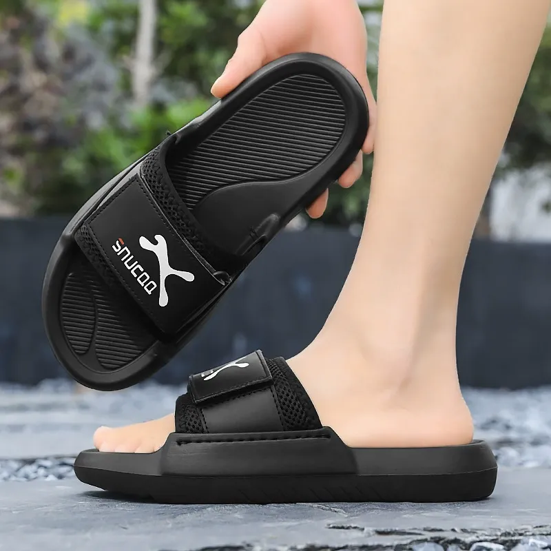 Velcro thick-soled slippers for men, suitable for summer as casual beach shoes to wear outside.