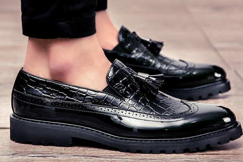 Men's carved thick-soled British style tassel shoes