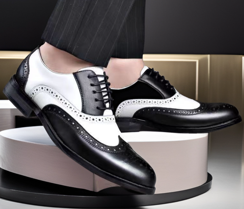Carved color matching versatile leather shoes