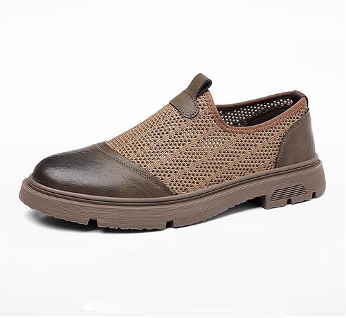 In summer, soft-soled mesh shoes are breathable and you can wear leather shoes with one foot