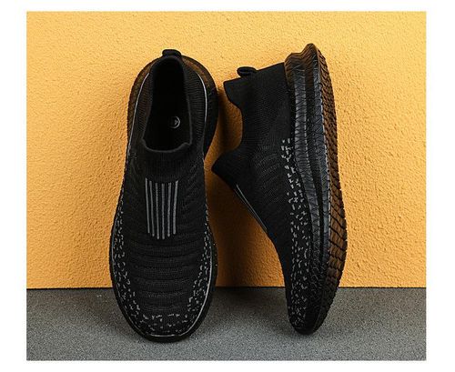 Trendy breathable running shoes with lightweight mesh upper, summer fly-constructed sports shoes