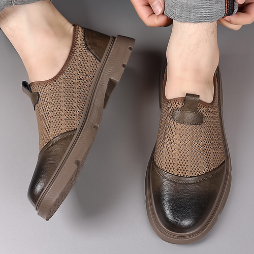In summer, soft-soled mesh shoes are breathable and you can wear leather shoes with one foot