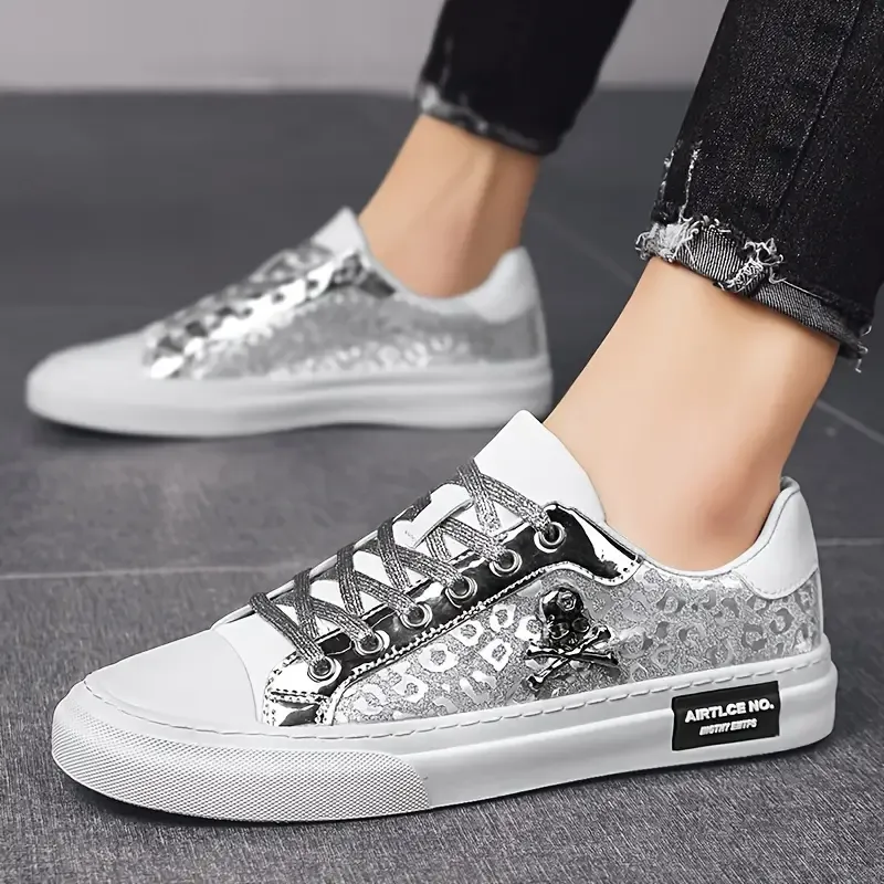 Fashionable Low-Top Sneakers with Skull Design and Shimmering Details - Perfect for Casual Outings and Hiking