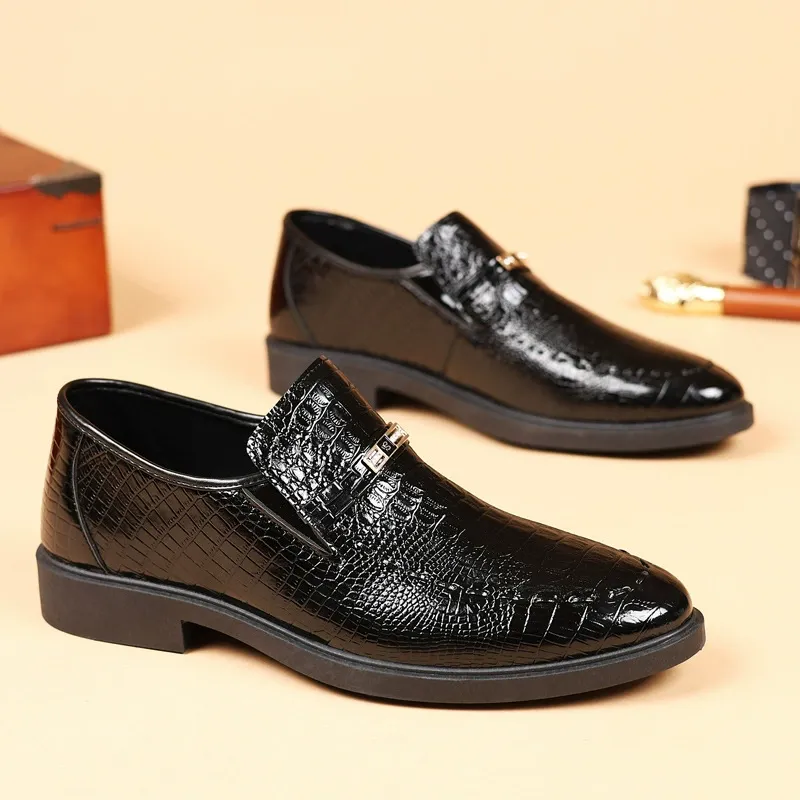 Crocodile pattern men's slip-on shoes