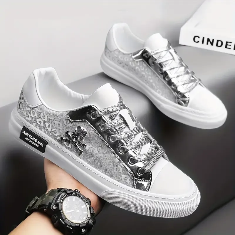 Fashionable Low-Top Sneakers with Skull Design and Shimmering Details - Perfect for Casual Outings and Hiking