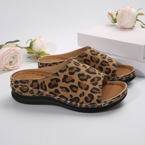 Trendy Womens Leopard Print Slides