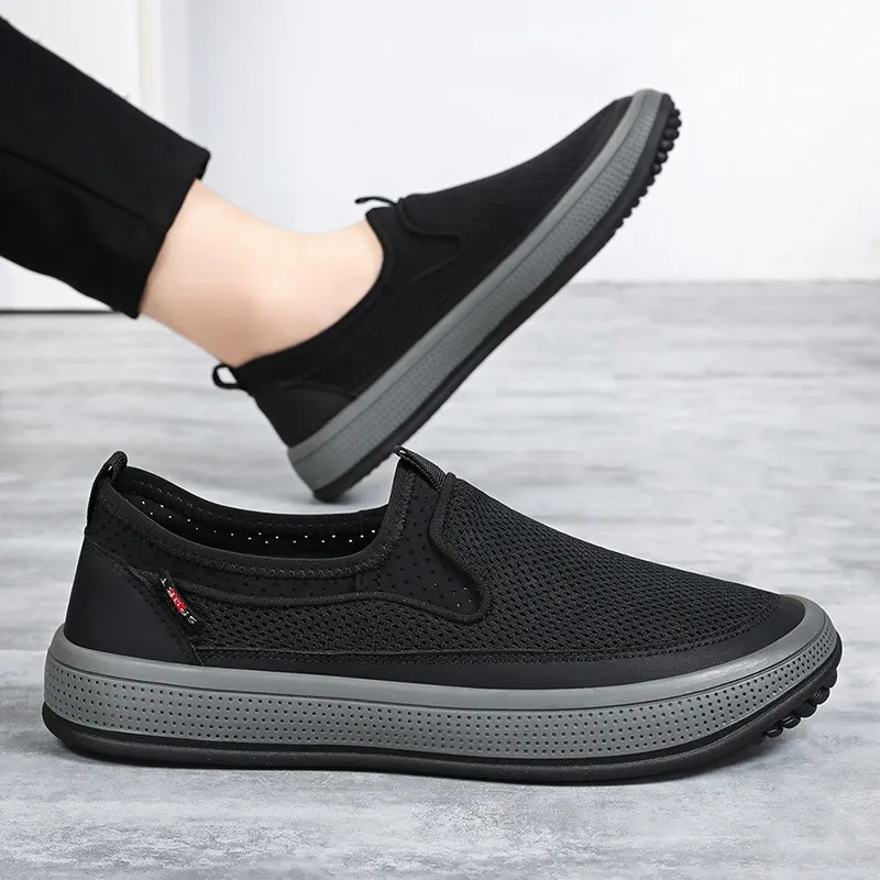 Large-size versatile slip-on shoes with breathable soft soles and lightweight design
