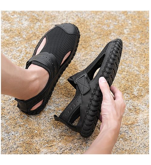 The latest summer anti-slip soft-soled casual flip-flops for men are fashionable and versatile